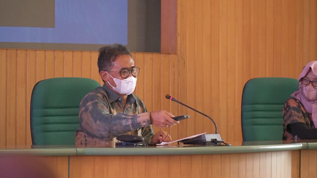 Rektor UGM Meresmikan Pembangunan Mini Plant Serbuk Pewarna Alami (TANNIN) dari Limbah Kulit Kayu Merbau (Intsia Bijuga)